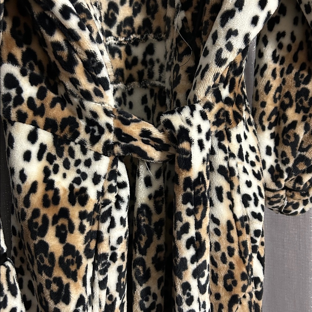 Leopard Print Women's Robe - Picture 4 of 4
